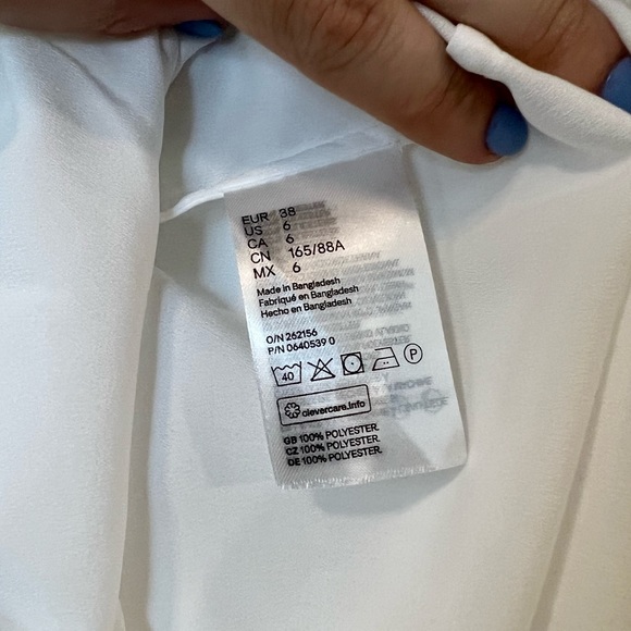 NWT H&M White V-Neck Blouse (Size US 6) - Picture 4 of 4